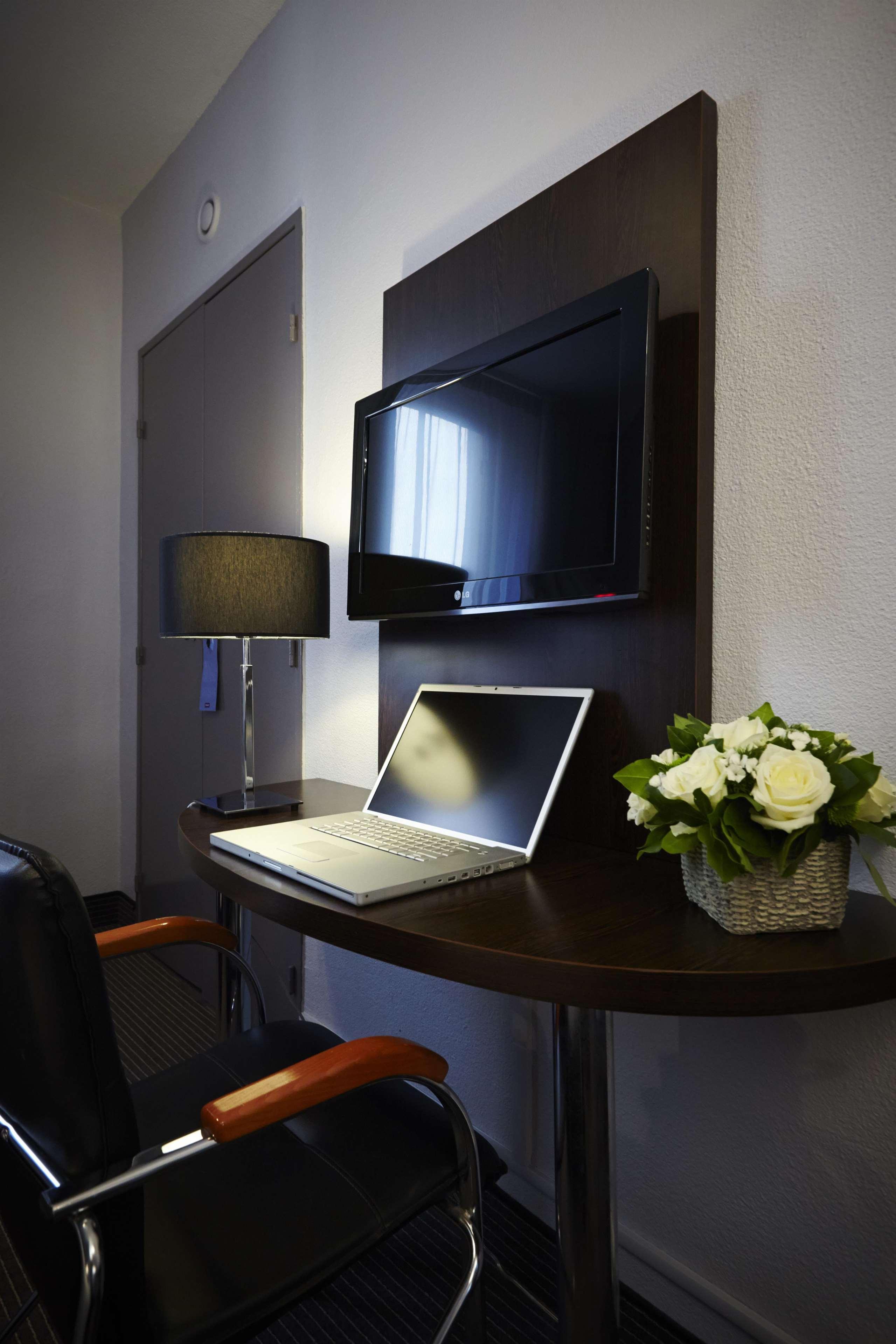 Kyriad Marseille Centre Paradis-Prefecture Exterior photo