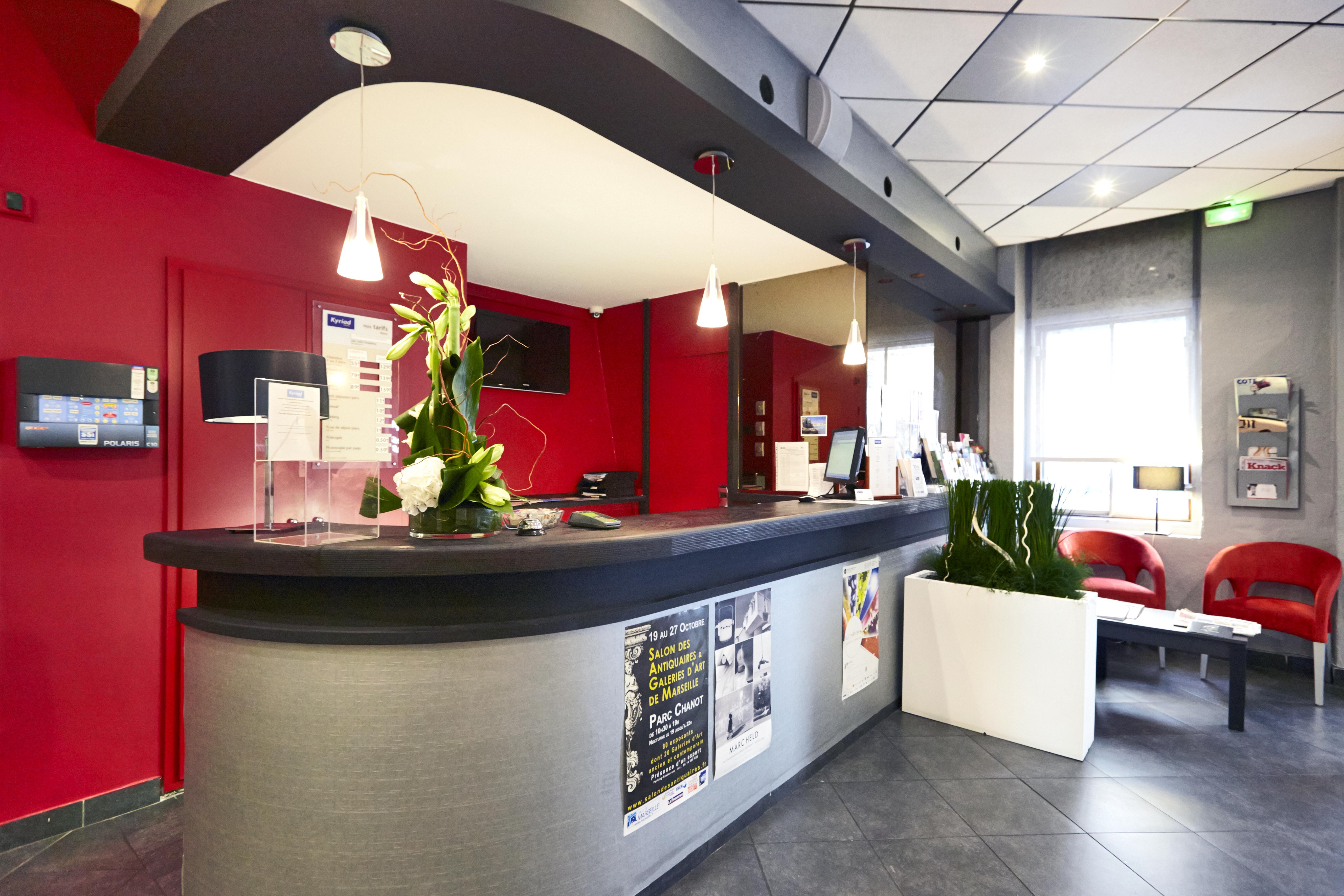 Kyriad Marseille Centre Paradis-Prefecture Exterior photo